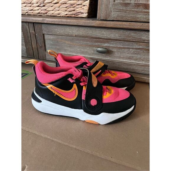 Nike Kids' Team Hustle D 11 Basketball Sneaker size 3 Y - Picture 1 of 5